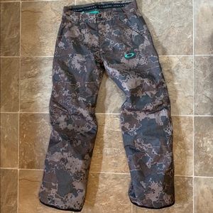 Oakley Snow pants in perfect condition!